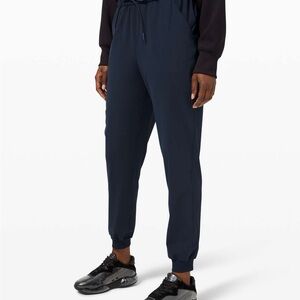 NWT Lululemon Keep Moving Jogger **True Navy Size 12